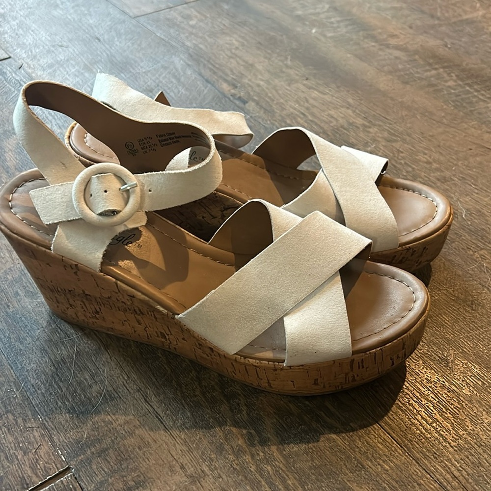 American Eagle Women’s Sandals Sz 9‎ 1/2 White Wedge Shoes Cork.